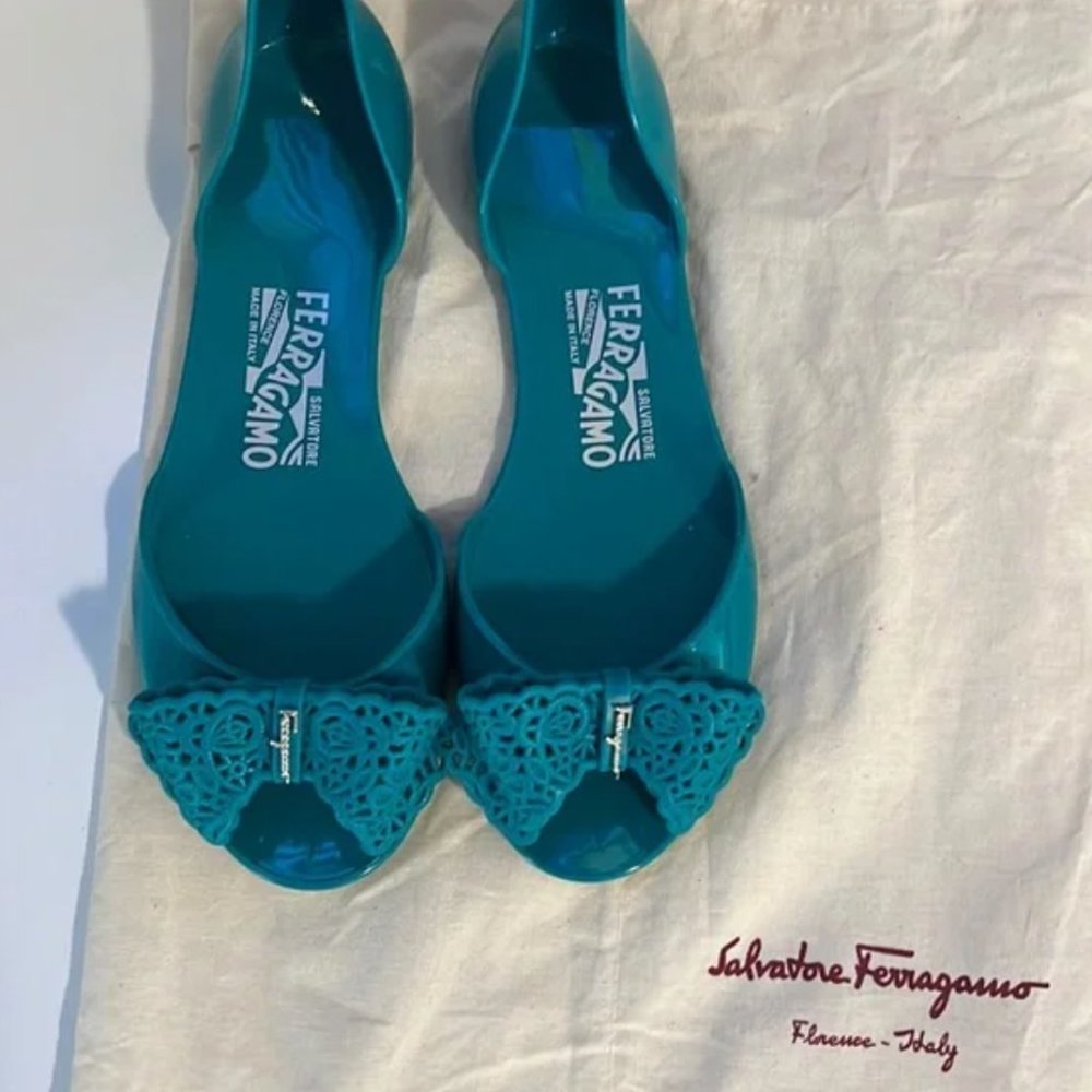 Turquoise Salvatore Ferragamo Jelly flats size 7. Worn only ONCE!